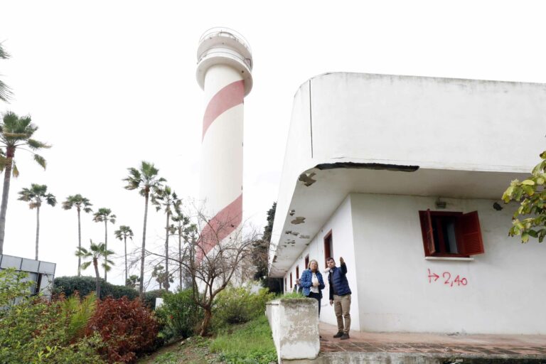 El Ayuntamiento comienza las obras del Faro