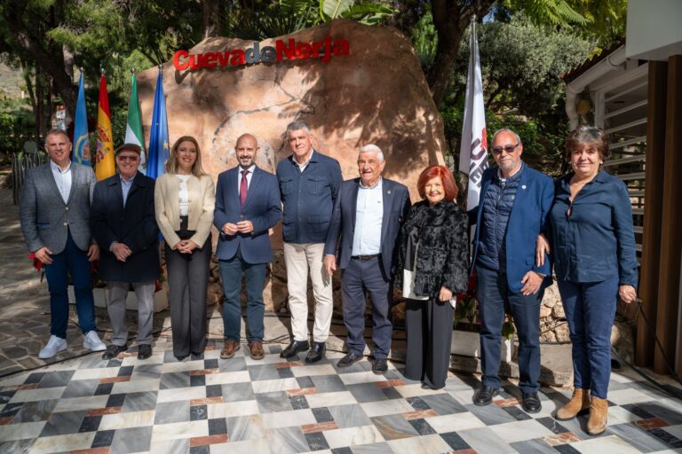 Los descubridores de la Cueva de Nerja reciben homenaje en su 66 aniversario