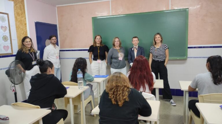 El IAM inicia terapia psicológica para reclusas víctimas de violencia de género en Sevilla