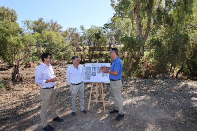 Marbella inicia la renaturalización del Río Guadaiza con la eliminación de especies invasoras y limpieza del cauce