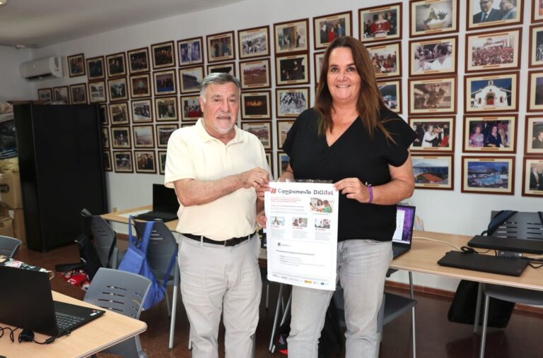 El Ayuntamiento desarrolla Campamentos digitales en Nueva Andalucía para garantizar navegación segura a menores