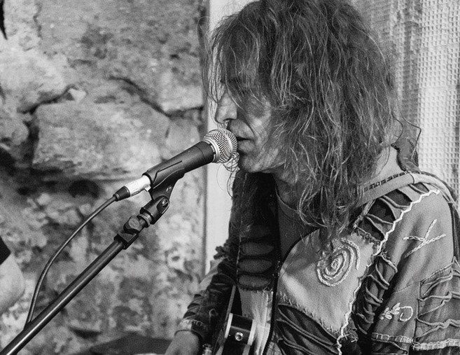 Muere Robe Iniesta, poeta del rock español y alma de Extremoduro, a los 63 años